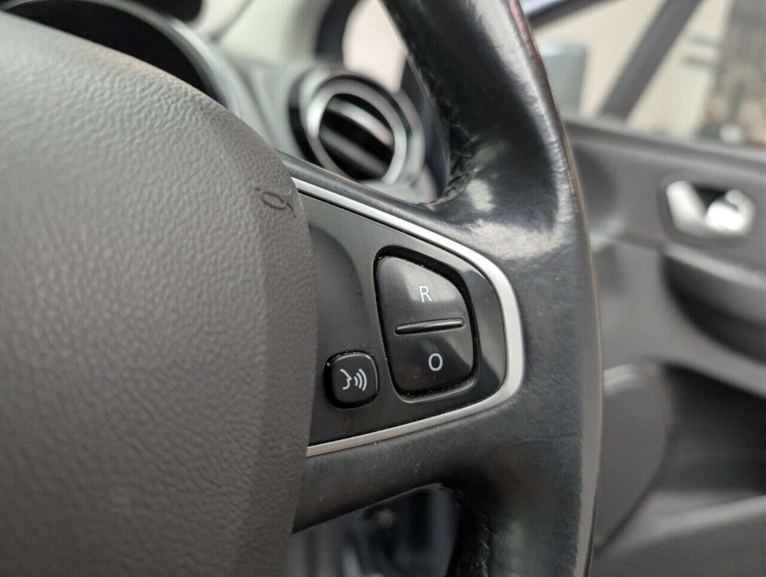 Used Renault Clio 2018 for sale - 77713194: Photo 18