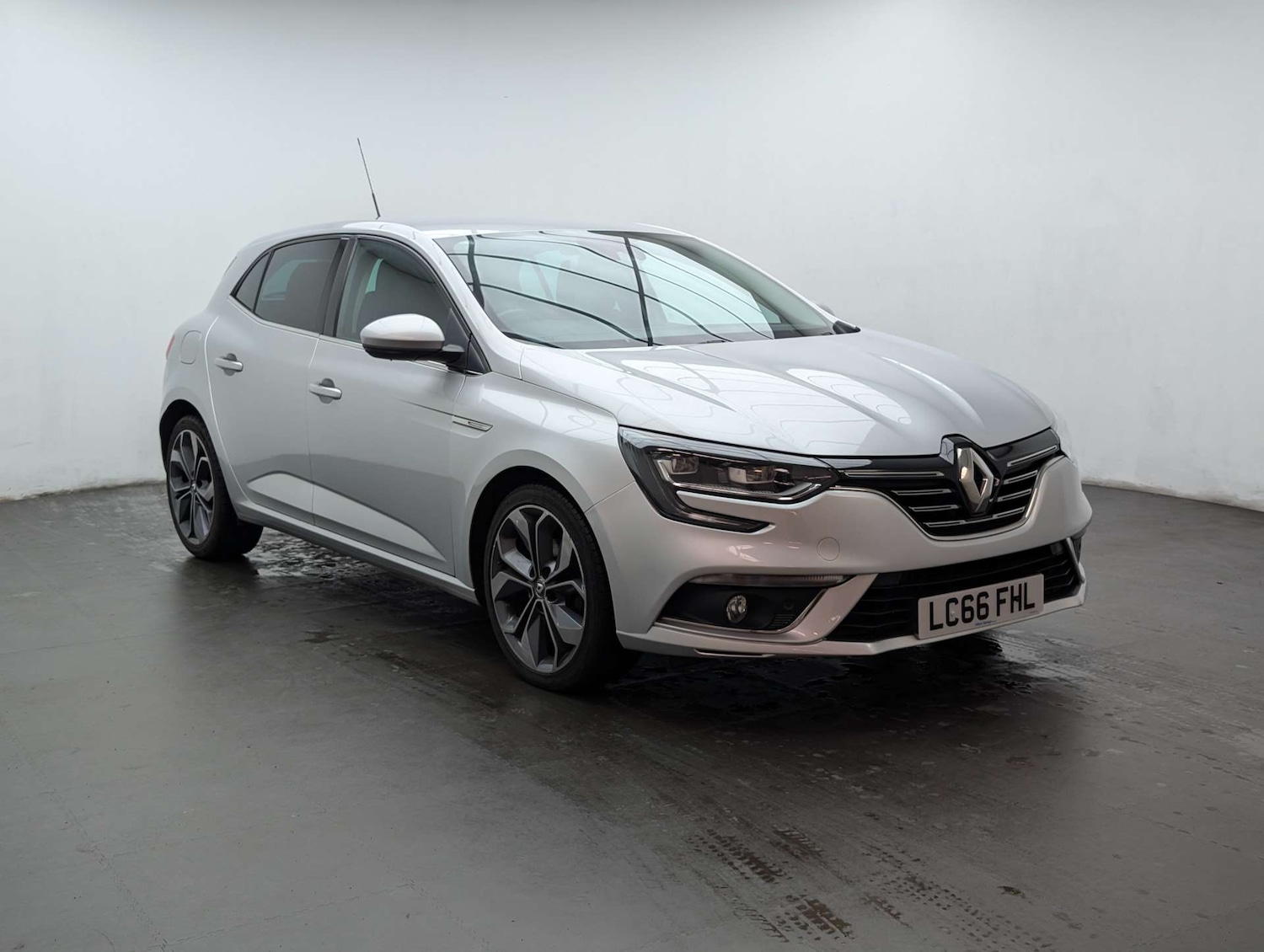 Used Renault Megane 2016 for sale - 77818758: Photo 2