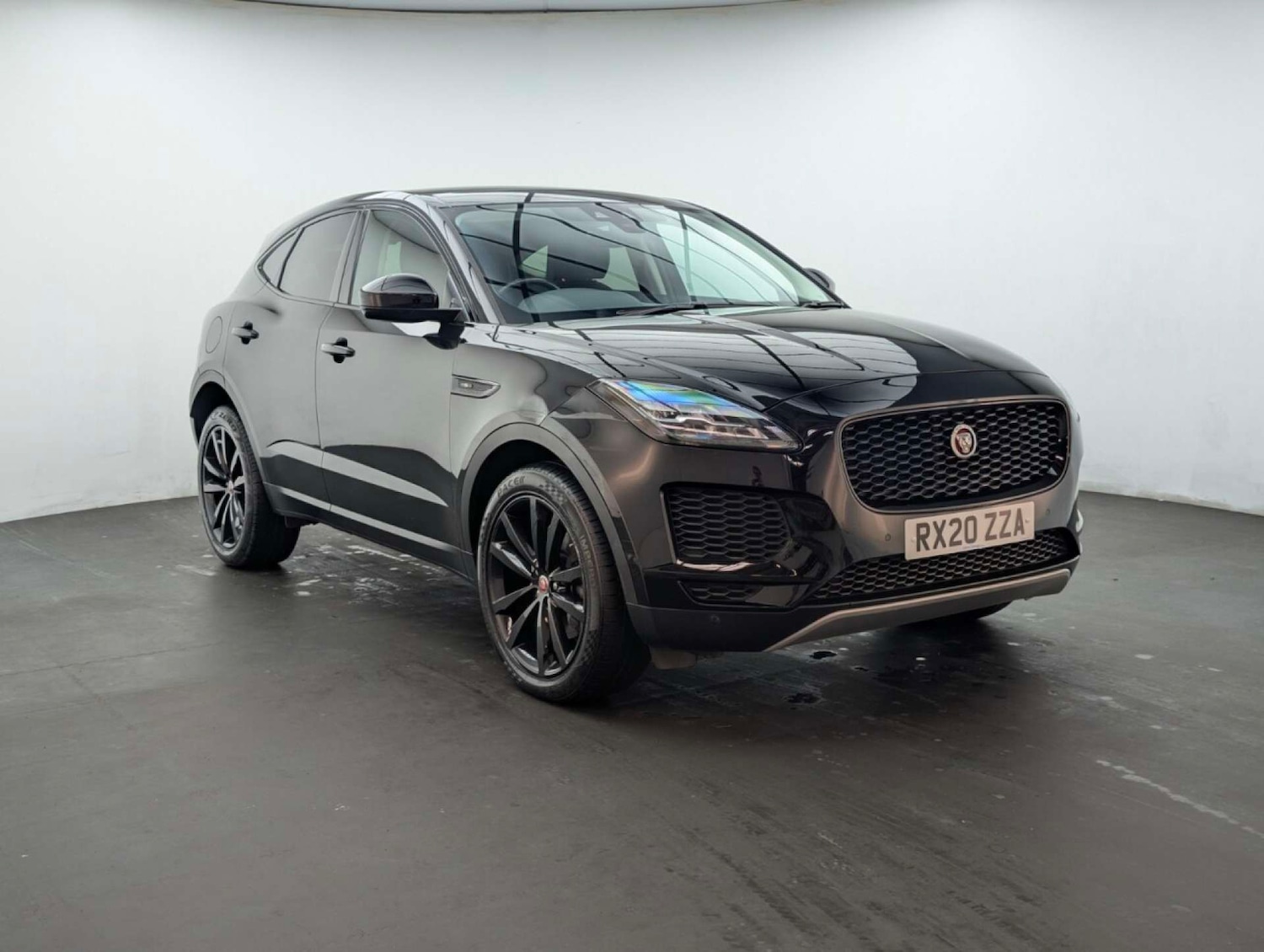 Used Jaguar E-Pace 2020 for sale - 77803664: Photo 2