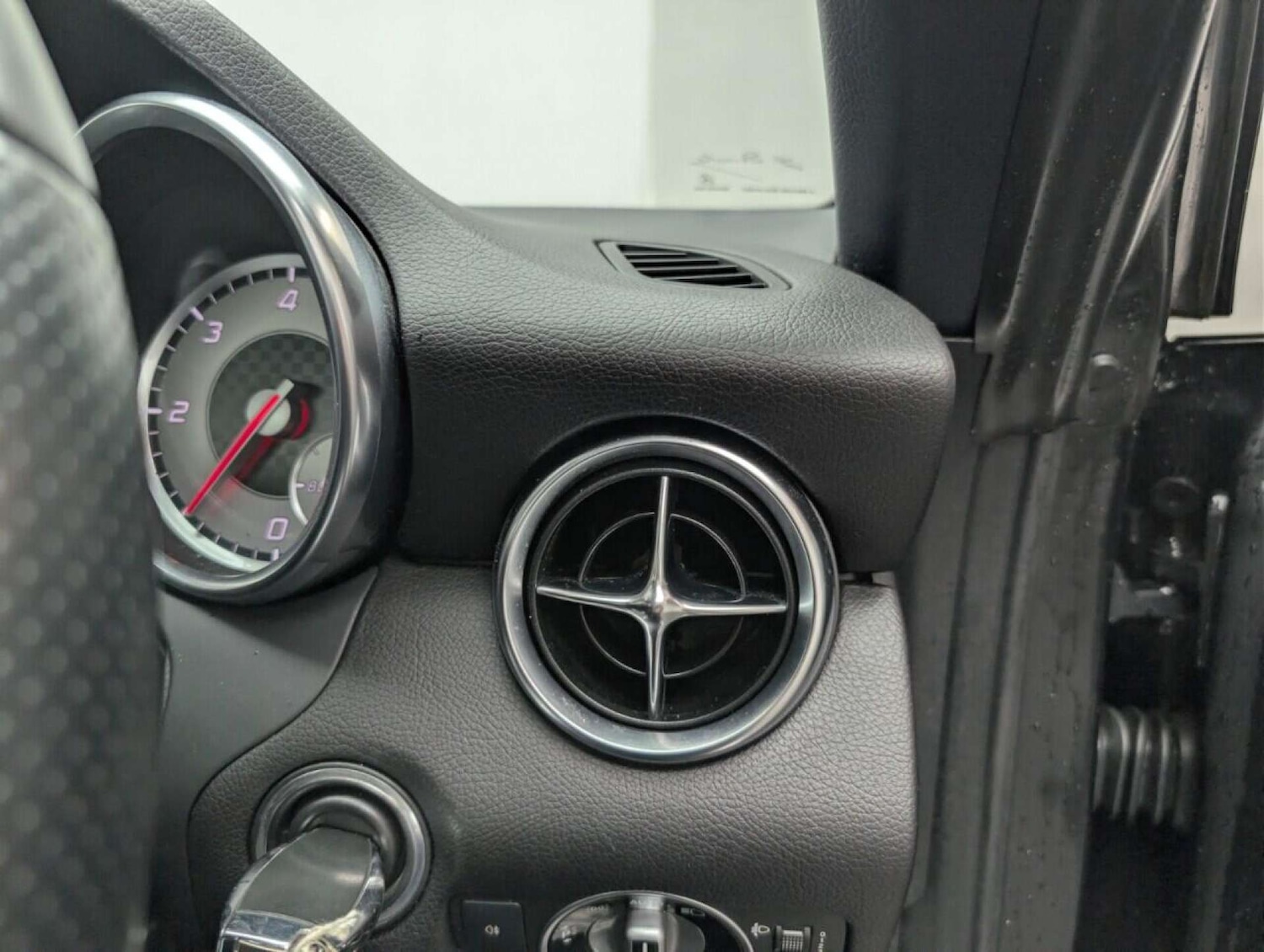 Used Mercedes-Benz SLK 2014 for sale - 77714444: Photo 19