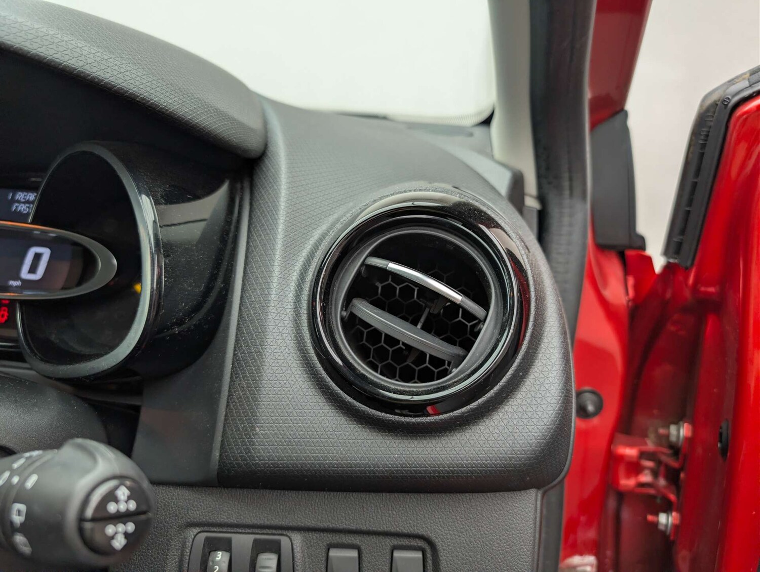 Used Renault Clio 2016 for sale - 77937307: Photo 18