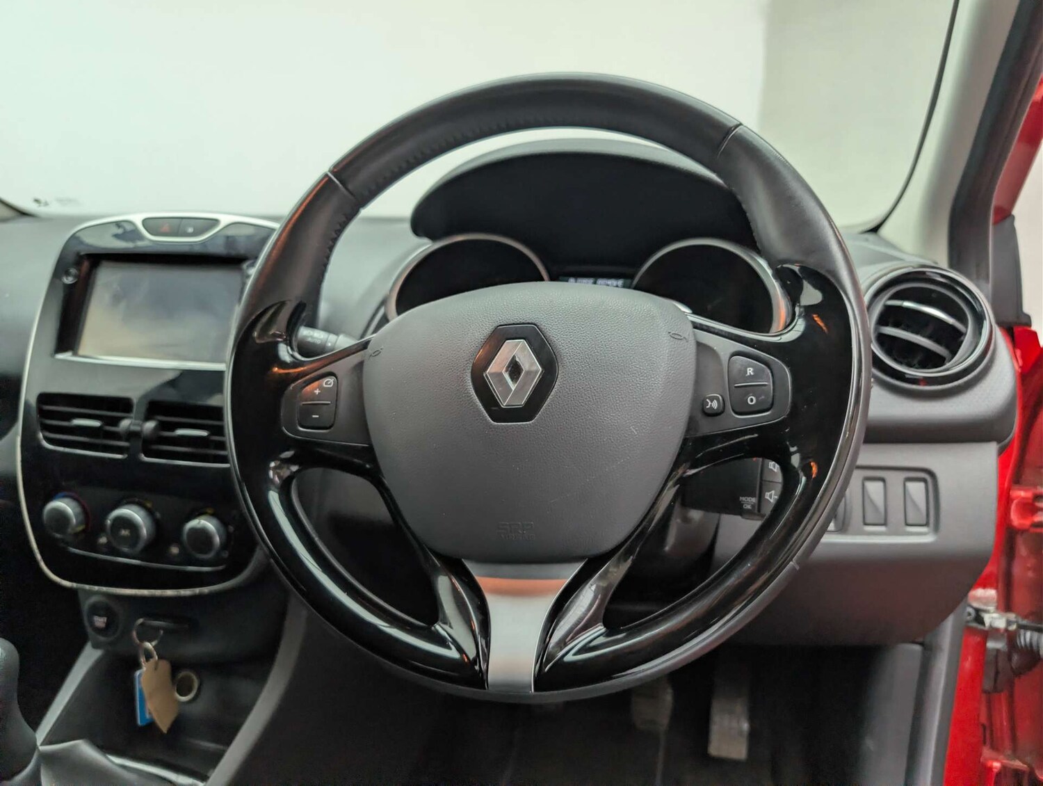 Used Renault Clio 2016 for sale - 77937307: Photo 22
