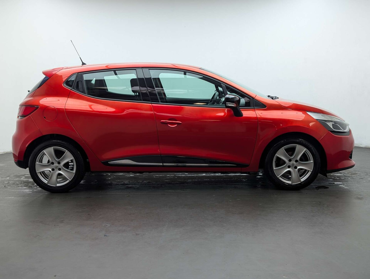 Used Renault Clio 2016 for sale - 77937307: Photo 9
