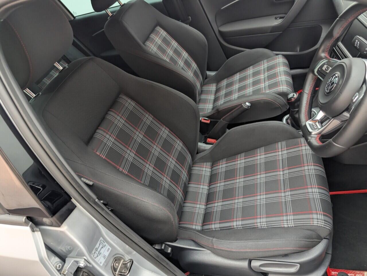 Used Volkswagen Polo 2016 for sale - 76425024: Photo 12