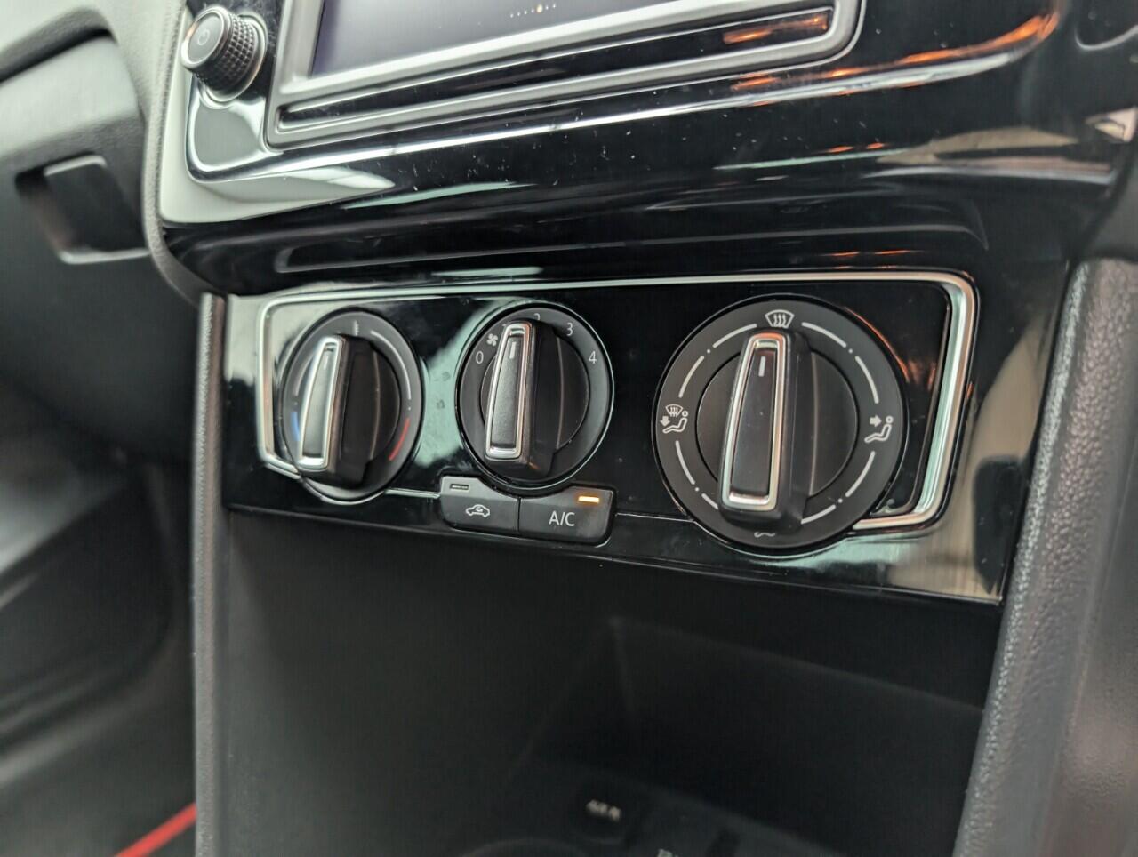 Used Volkswagen Polo 2016 for sale - 76425024: Photo 15