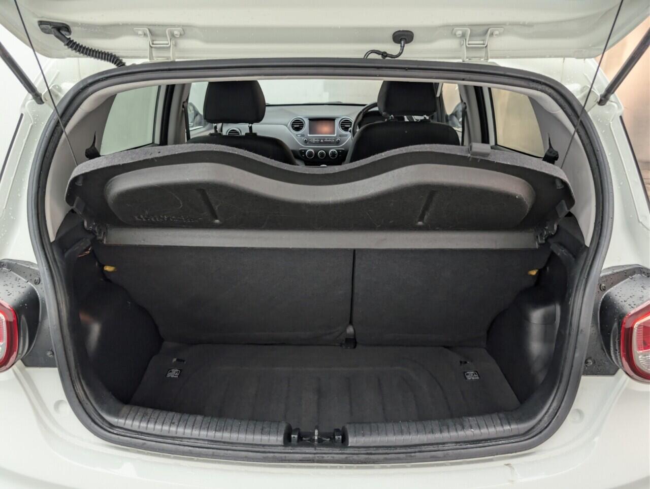 Used Hyundai i10 2019 for sale - 77143146: Photo 25