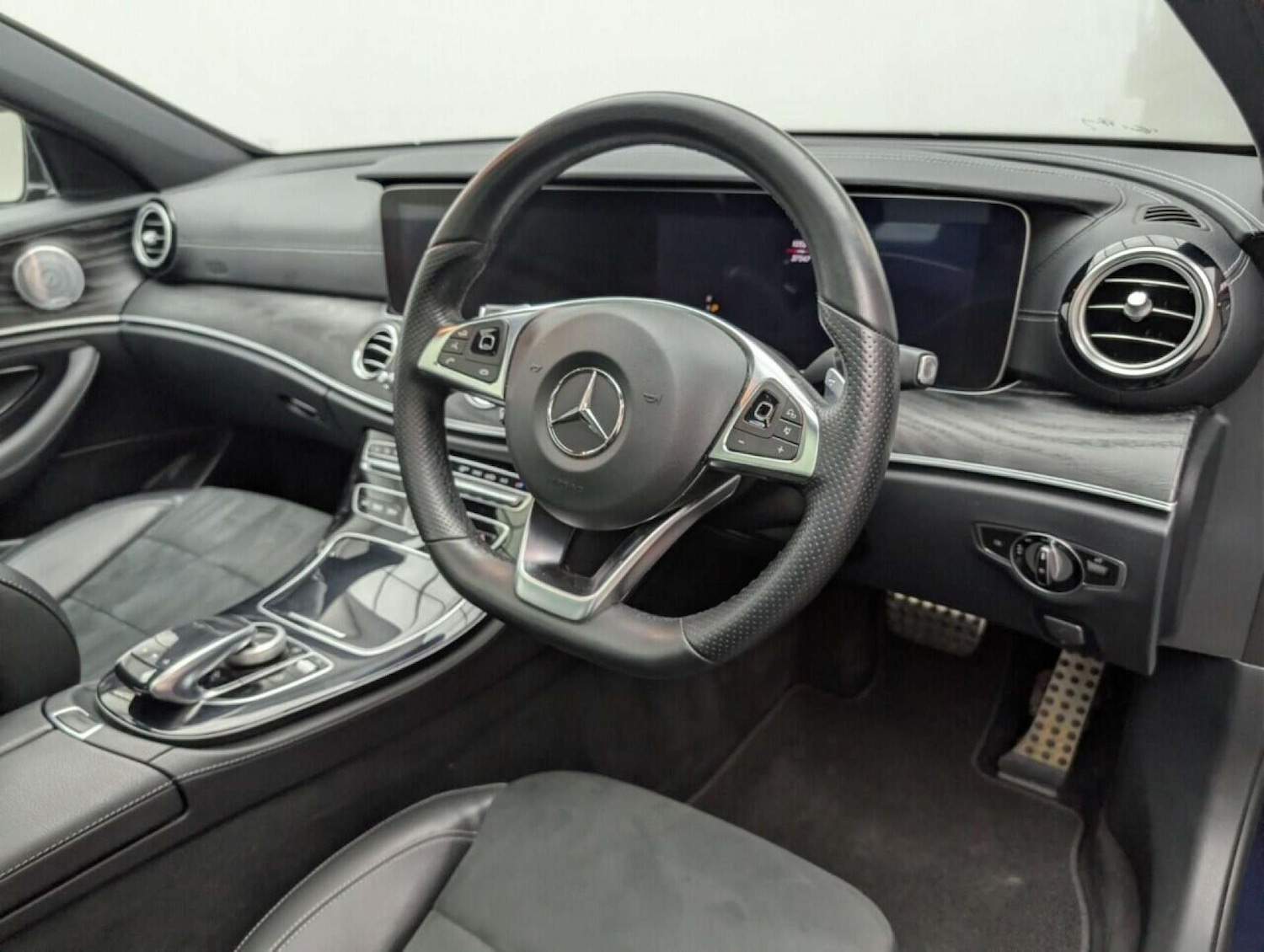 Used Mercedes-Benz E Class 2017 for sale - 77713910: Photo 11