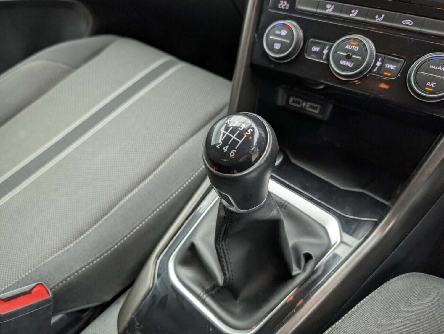 Used Volkswagen T-Roc 2019 for sale - 77713399: Photo 16