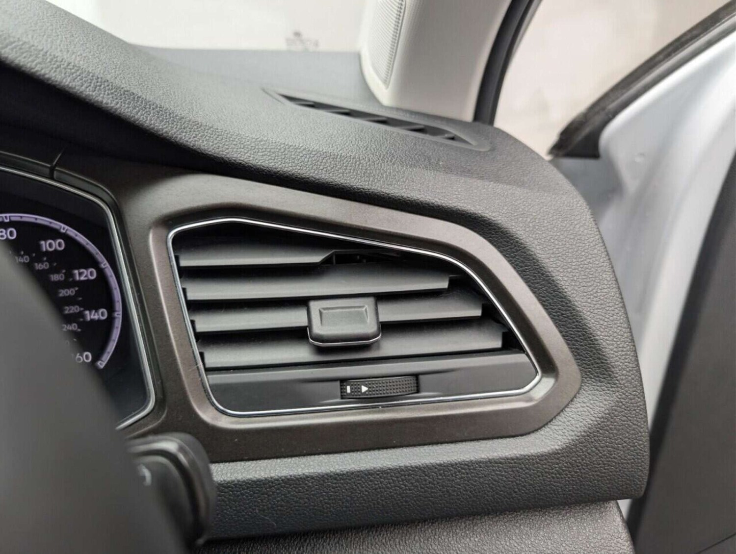 Used Volkswagen T-Roc 2019 for sale - 77713399: Photo 18