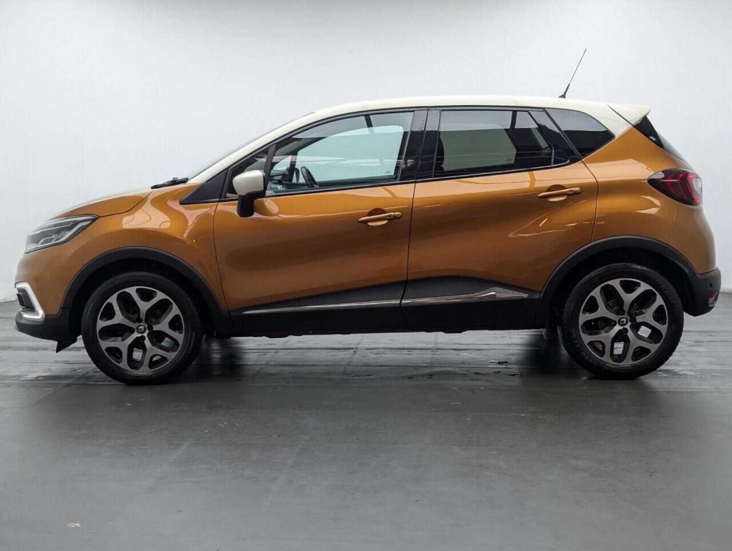 Used Renault Captur 2018 for sale - 78031068: Photo 5