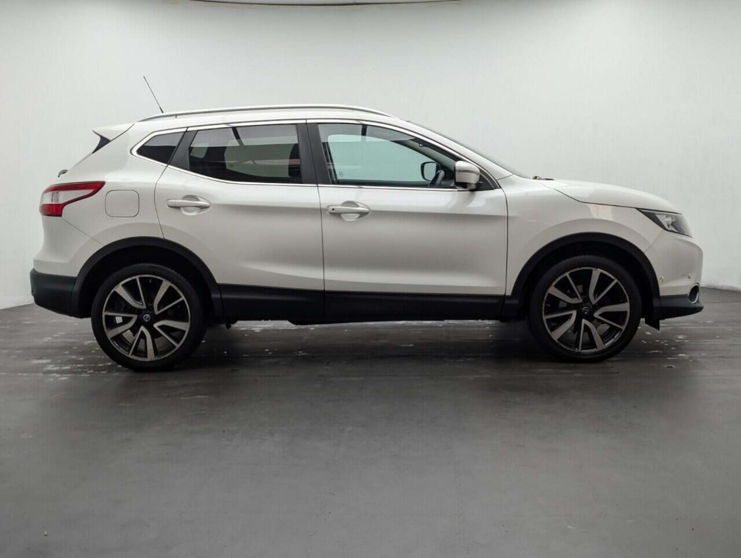 Used Nissan Qashqai 2016 for sale - 77714321: Photo 9