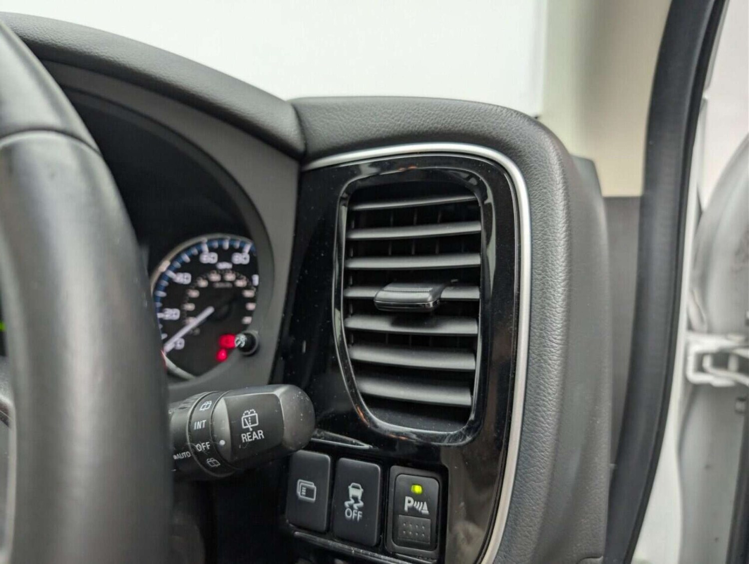 Used Mitsubishi Outlander 2015 for sale - 77713231: Photo 22