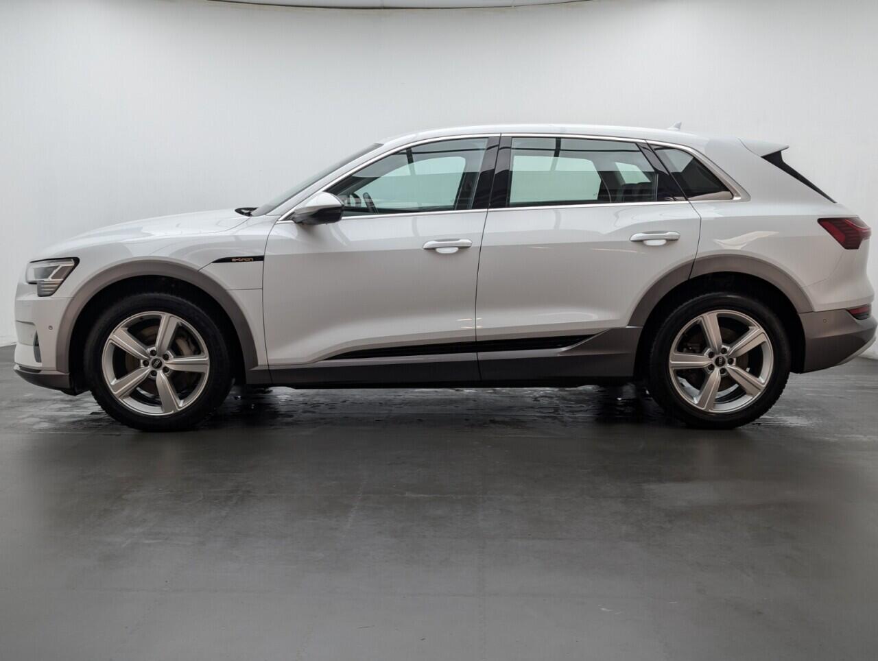 Used Audi e-tron 2021 for sale - 76425749: Photo 5