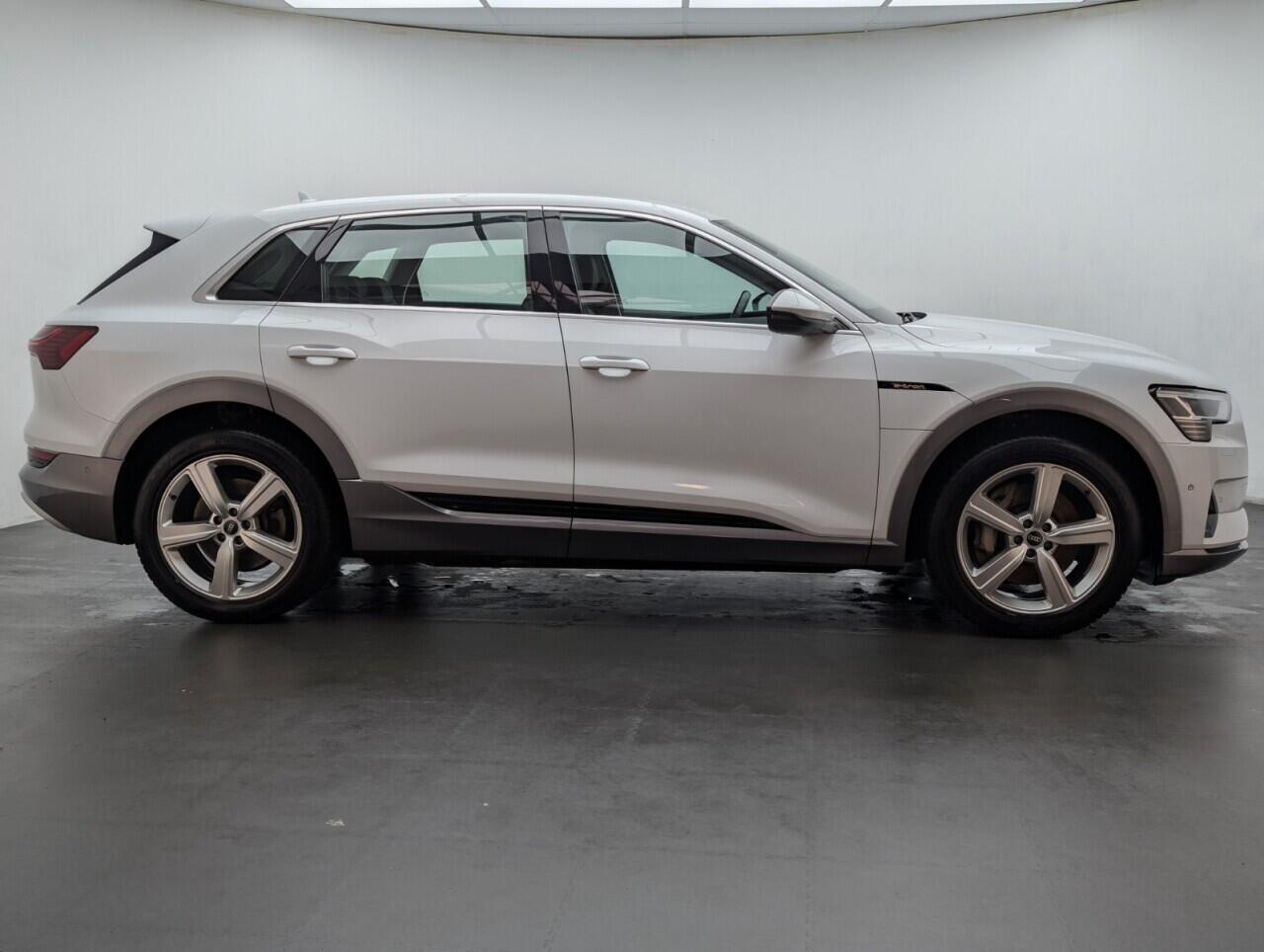 Used Audi e-tron 2021 for sale - 76425749: Photo 9