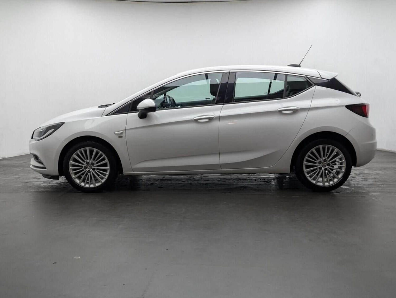 Used Vauxhall Astra 2018 for sale - 77714552: Photo 5