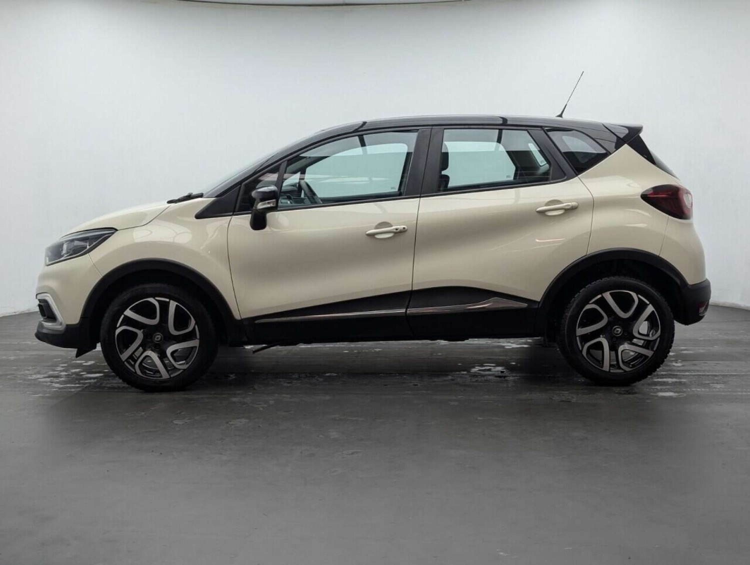 Used Renault Captur 2017 for sale - 77714167: Photo 5