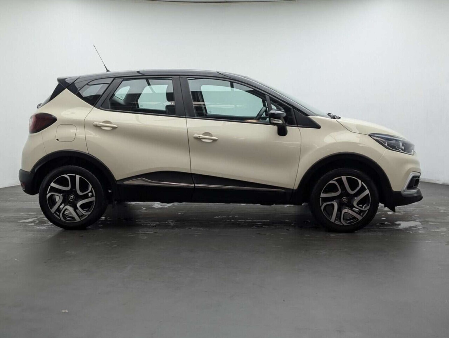 Used Renault Captur 2017 for sale - 77714167: Photo 9