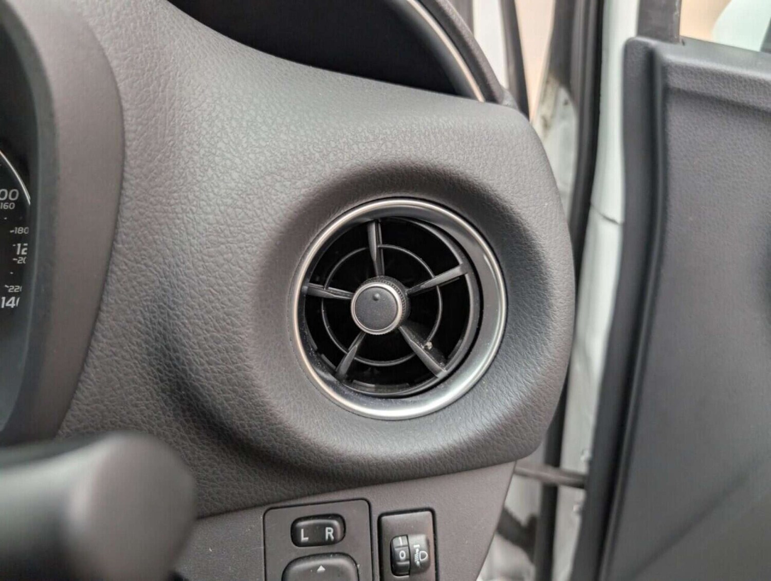 Used Toyota Yaris 2019 for sale - 77713404: Photo 20