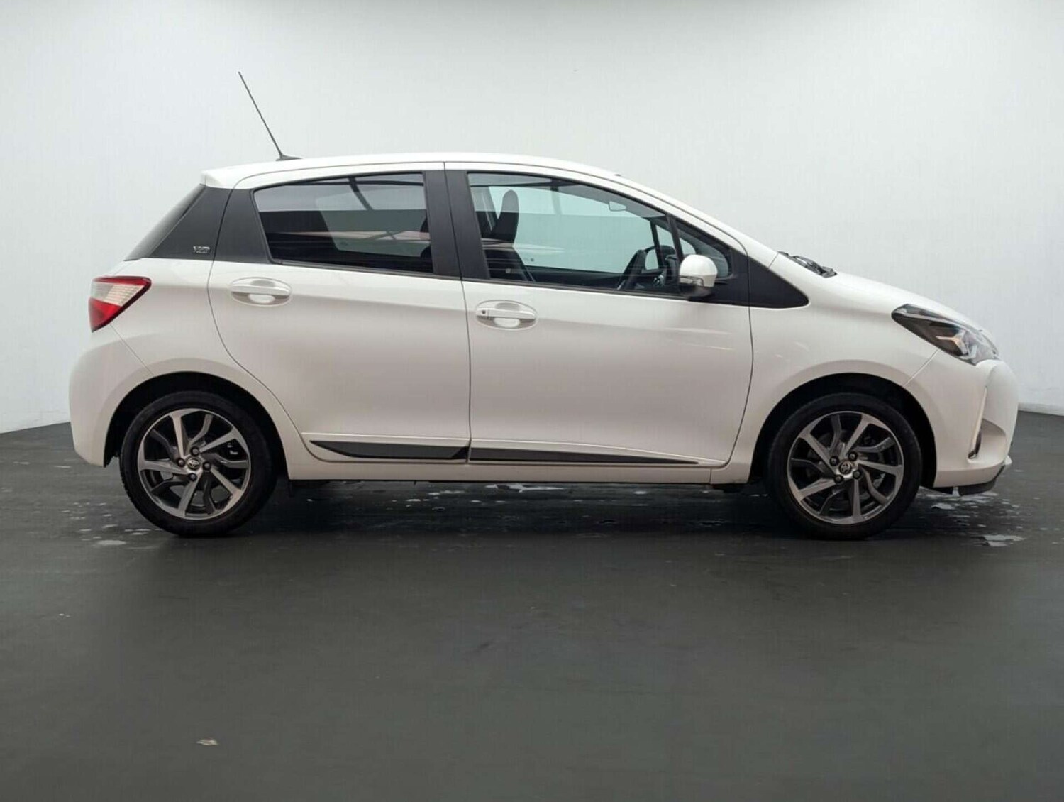 Used Toyota Yaris 2019 for sale - 77713404: Photo 9