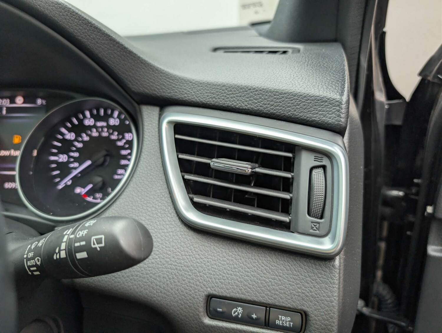 Used Nissan Qashqai 2018 for sale - 77905759: Photo 33