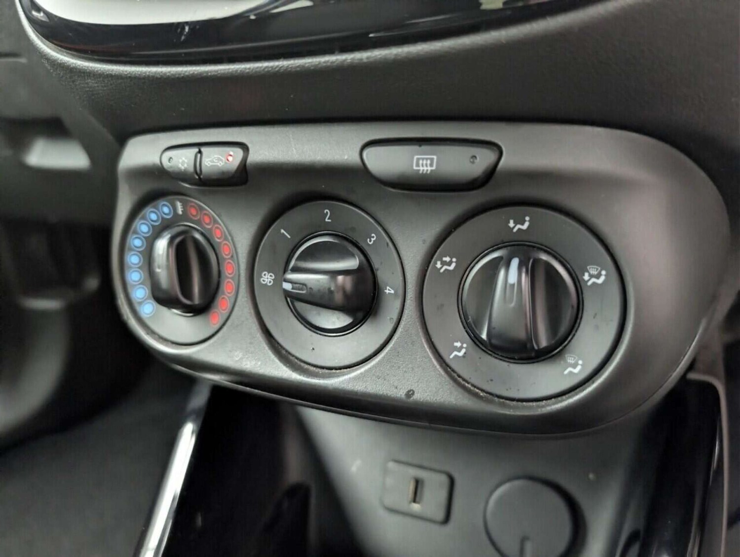 Used Vauxhall ADAM 2016 for sale - 77714611: Photo 25