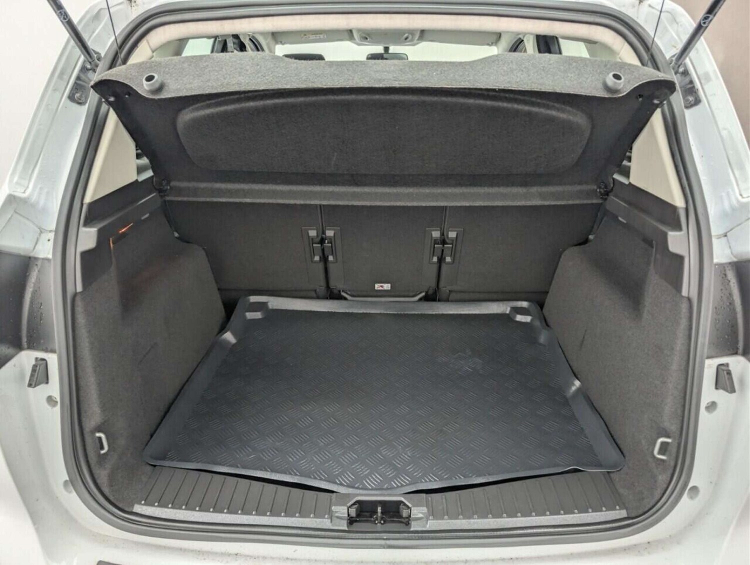 Used Ford C-Max 2017 for sale - 77920692: Photo 28