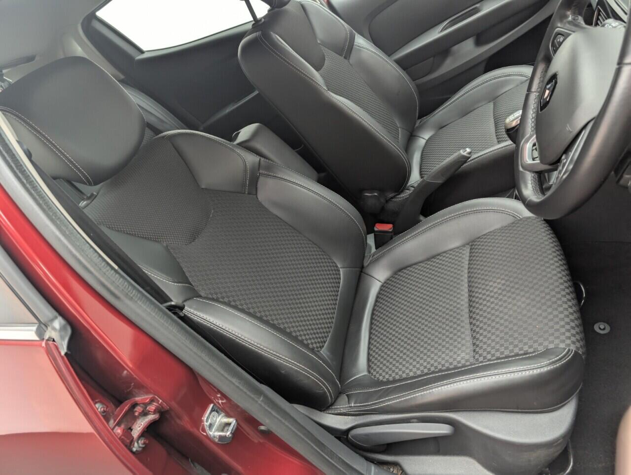 Used Renault Clio 2017 for sale - 76511897: Photo 12