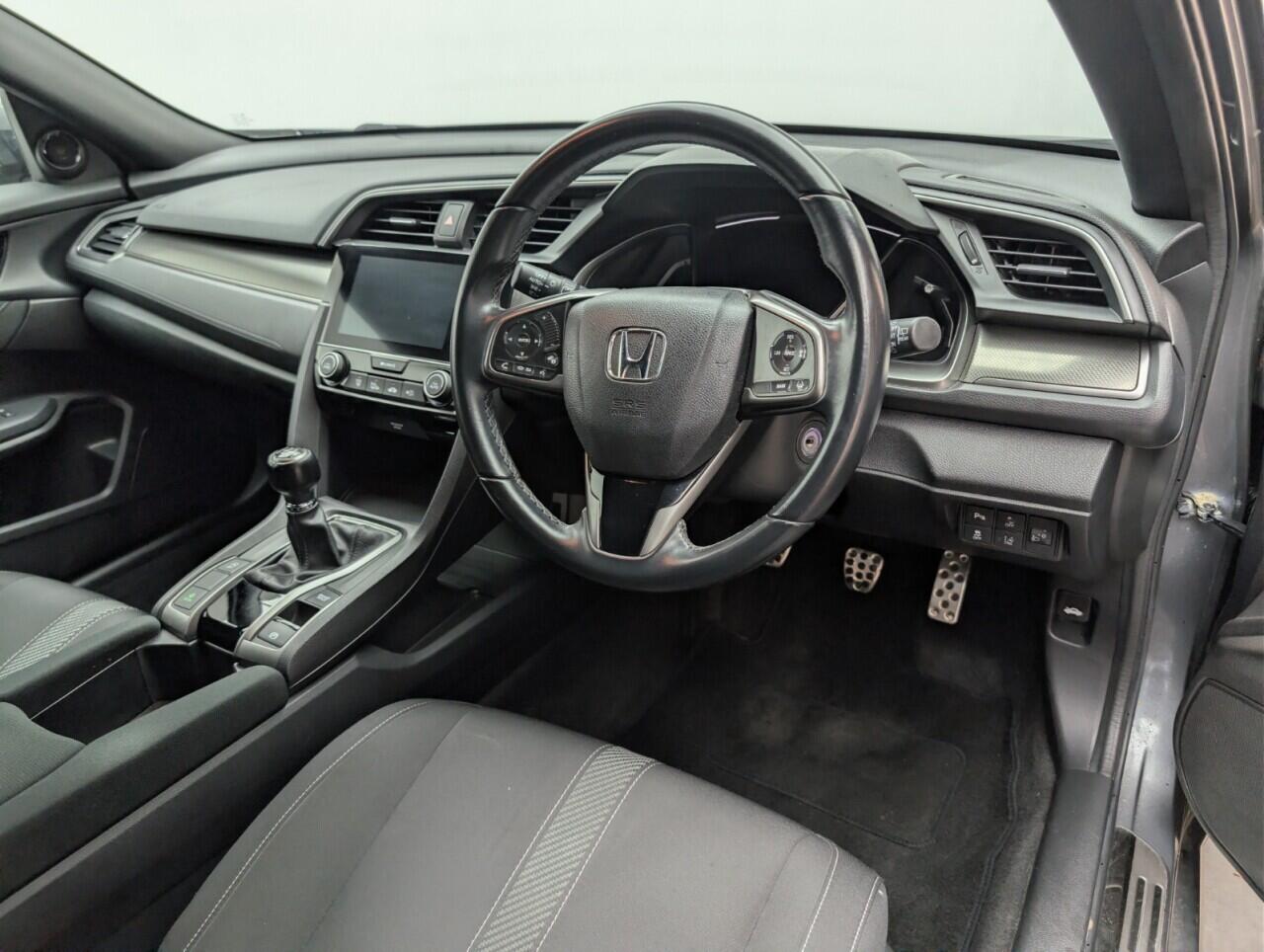 Used Honda Civic 2018 for sale - 76633168: Photo 11