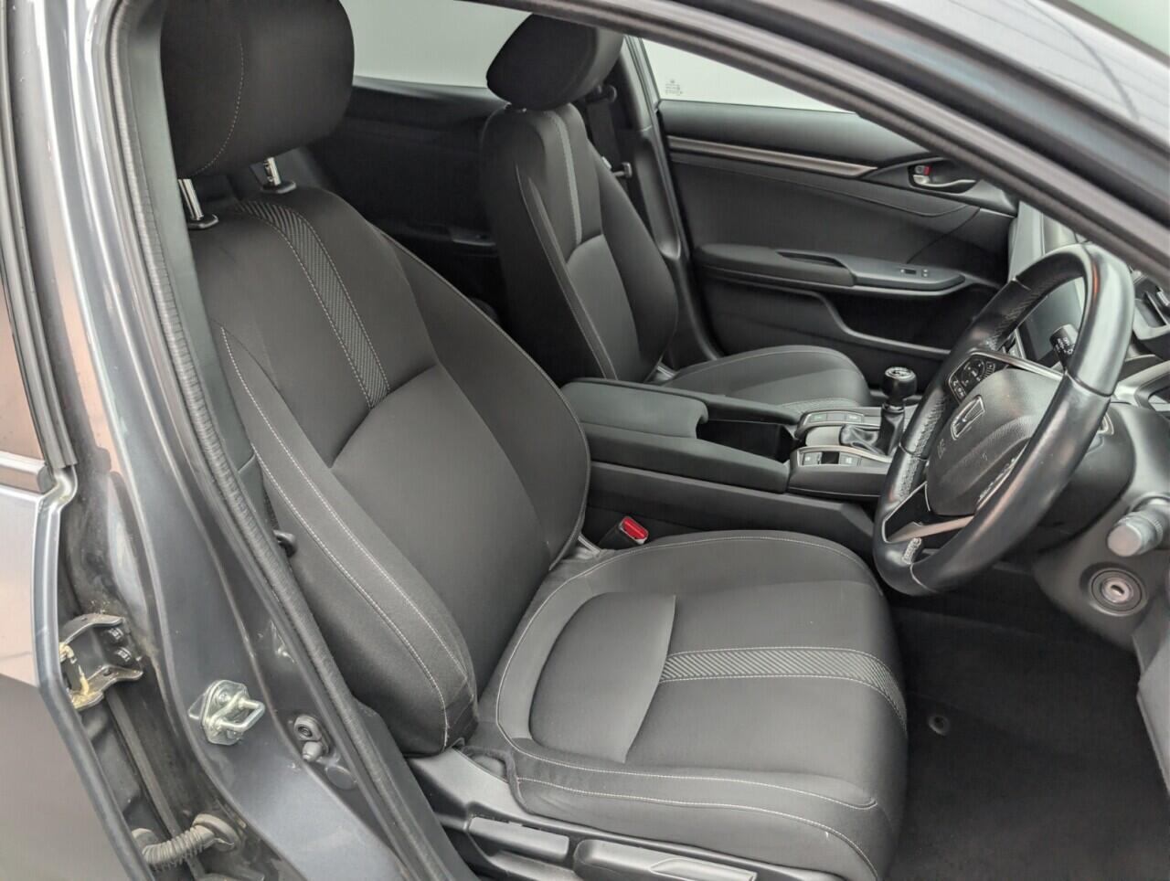 Used Honda Civic 2018 for sale - 76633168: Photo 12