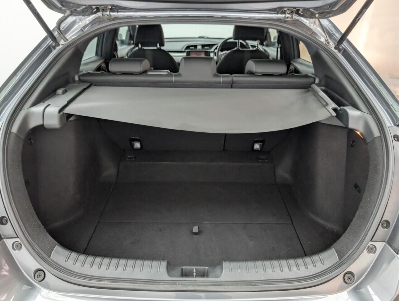 Used Honda Civic 2018 for sale - 76633168: Photo 26