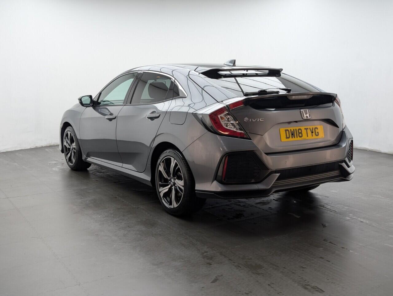 Used Honda Civic 2018 for sale - 76633168: Photo 6