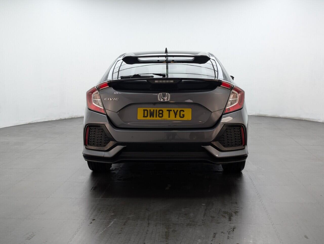 Used Honda Civic 2018 for sale - 76633168: Photo 7