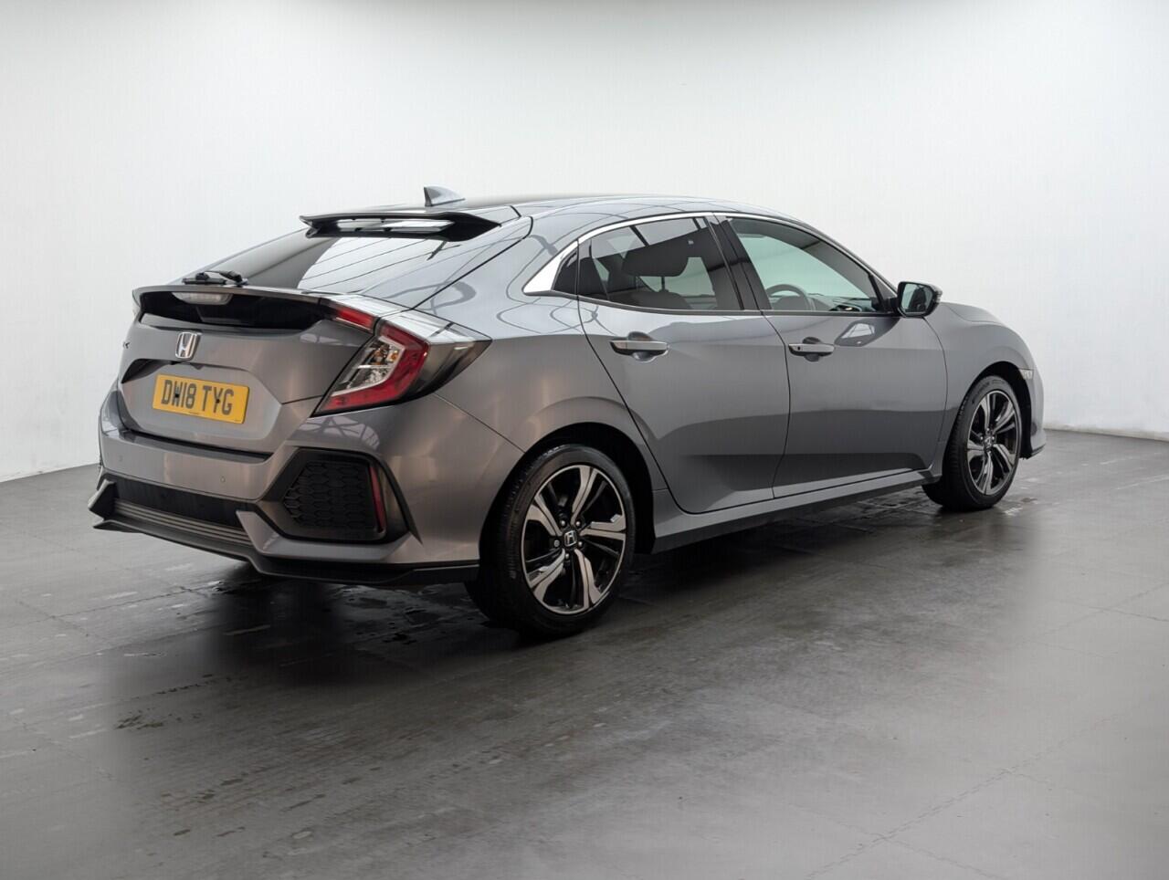 Used Honda Civic 2018 for sale - 76633168: Photo 8