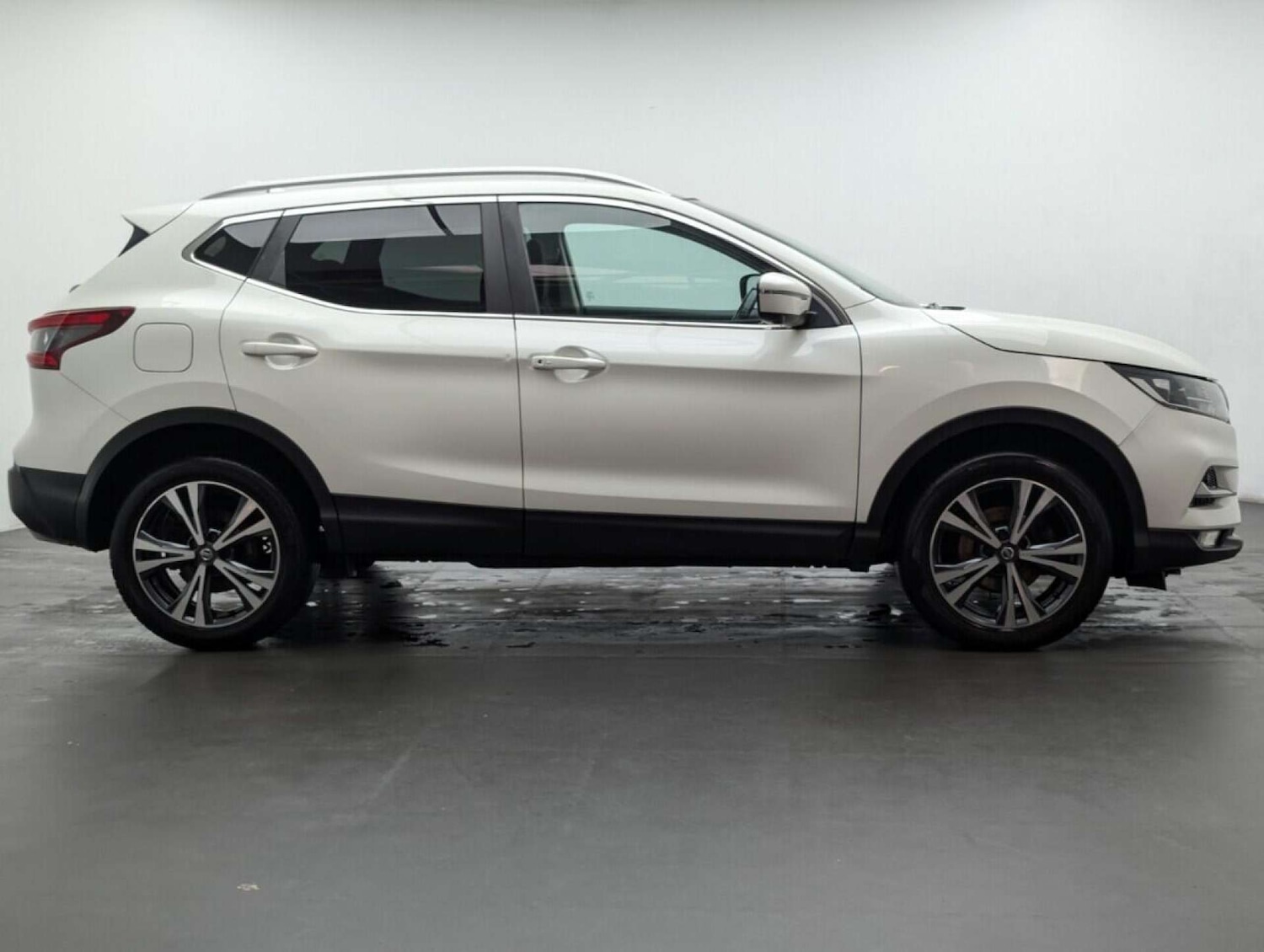 Used Nissan Qashqai 2017 for sale - 77766904: Photo 9