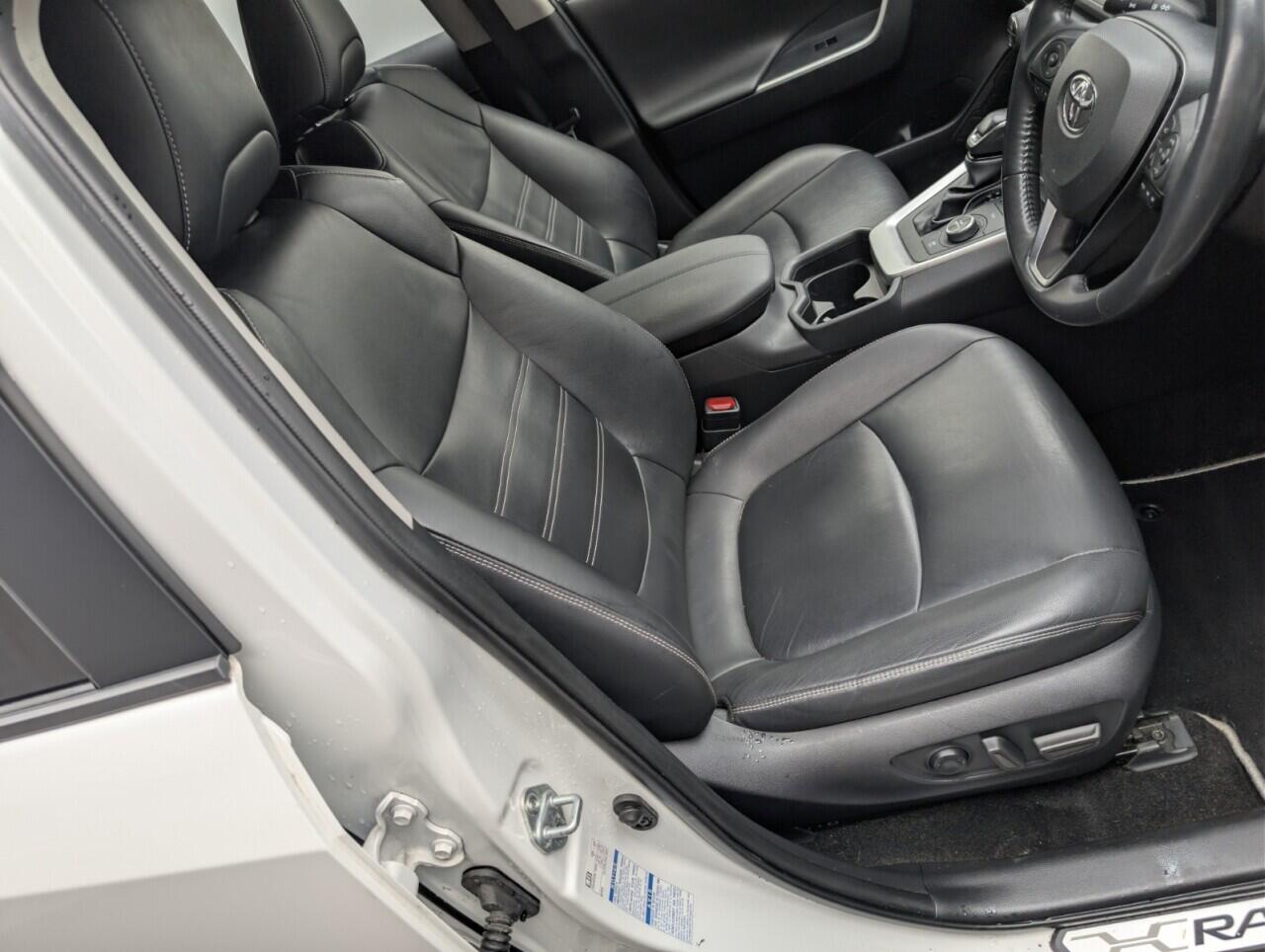 Used Toyota RAV4 2020 for sale - 76780819: Photo 11