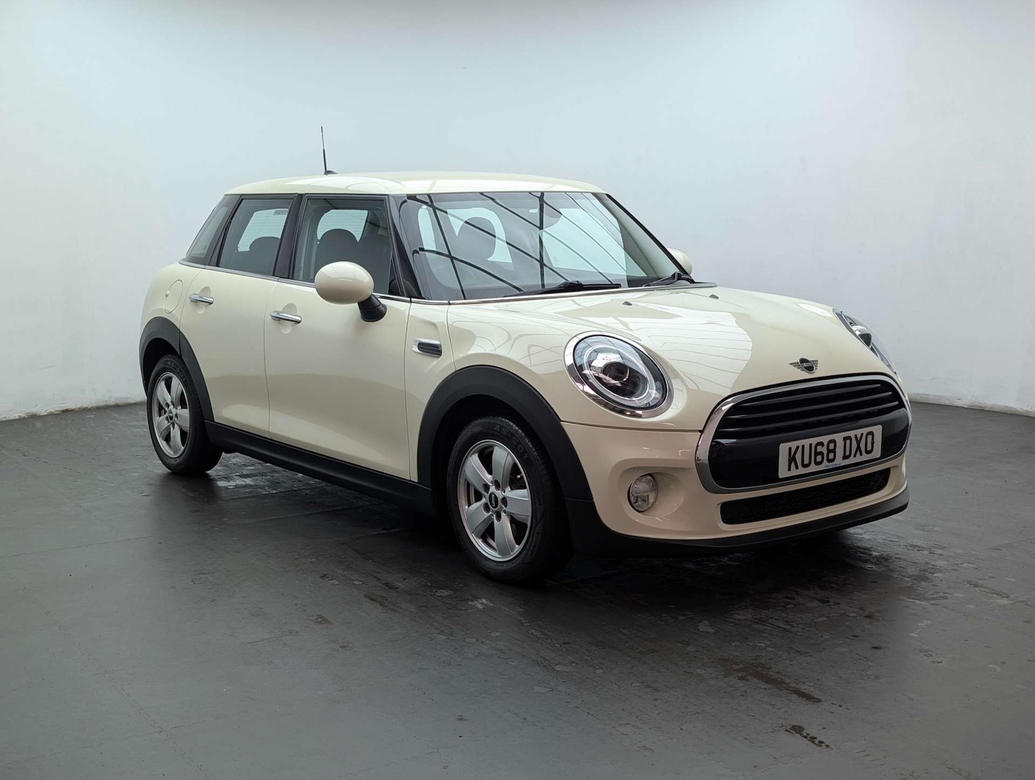 Used MINI Hatch 2018 for sale - 78003820: Photo 2
