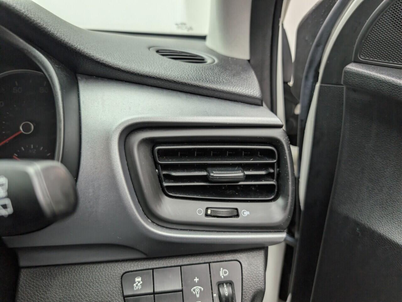 Used Kia Stonic 2018 for sale - 77175653: Photo 19