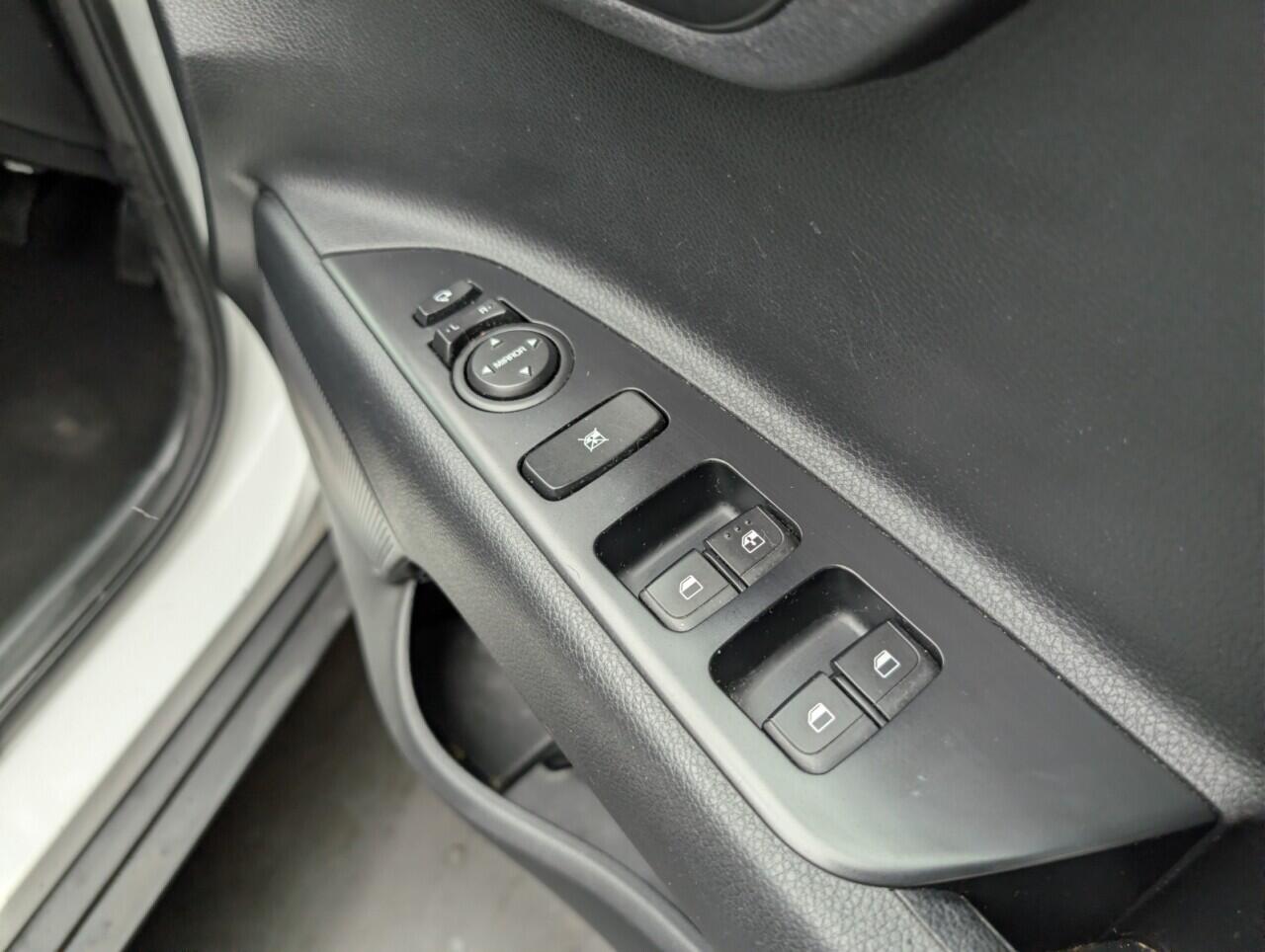 Used Kia Stonic 2018 for sale - 77175653: Photo 20