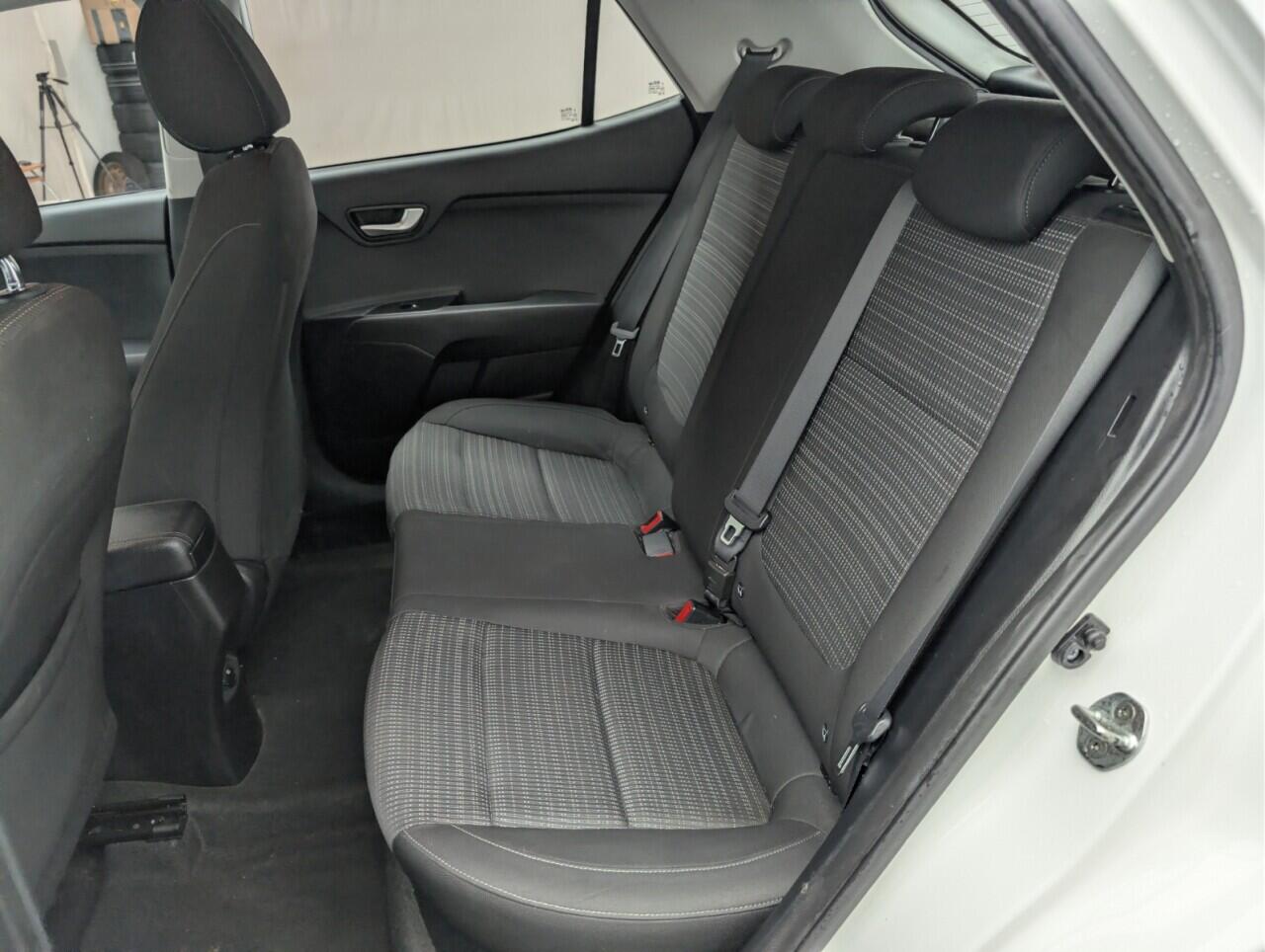 Used Kia Stonic 2018 for sale - 77175653: Photo 25