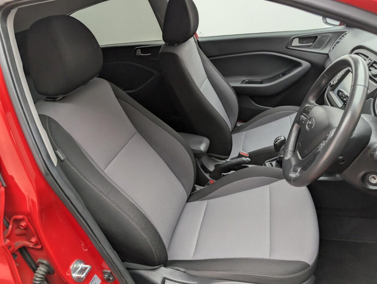 Used Hyundai i20 2018 for sale - 76424201: Photo 10