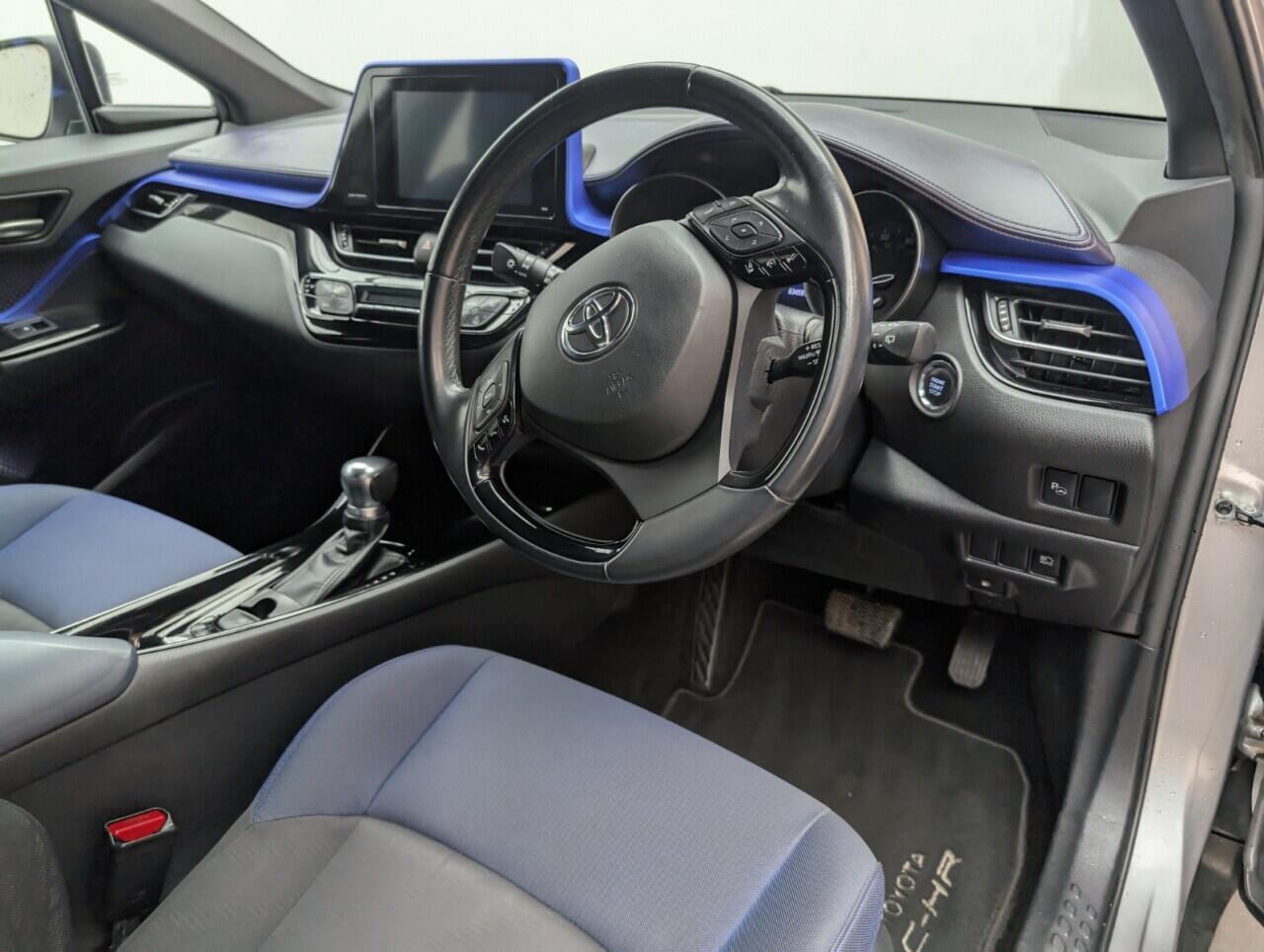 Used Toyota C-HR 2017 for sale - 76425180: Photo 11