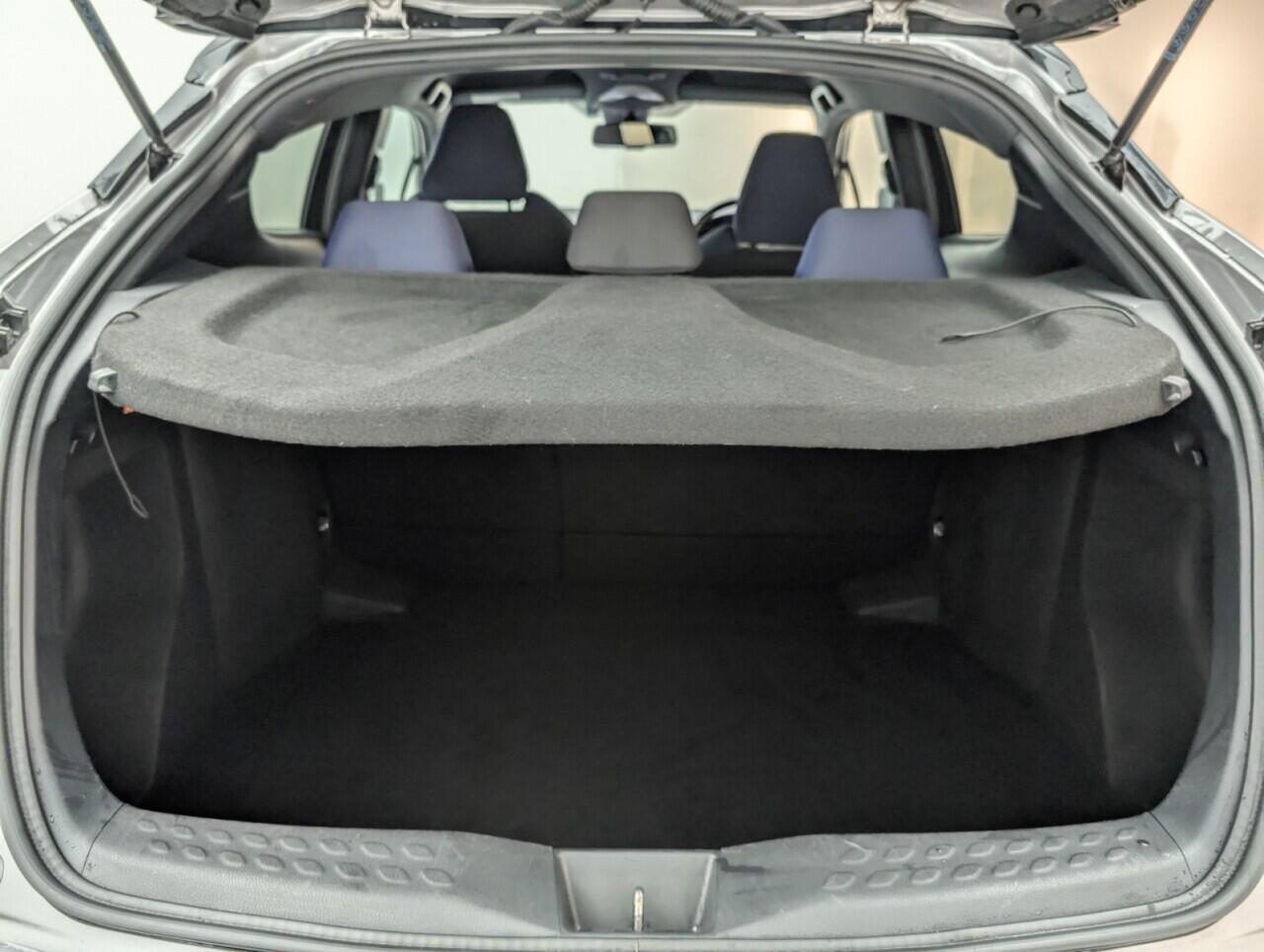 Used Toyota C-HR 2017 for sale - 76425180: Photo 26