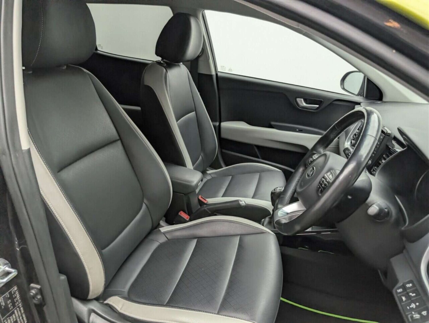 Used Kia Stonic 2018 for sale - 77713793: Photo 12