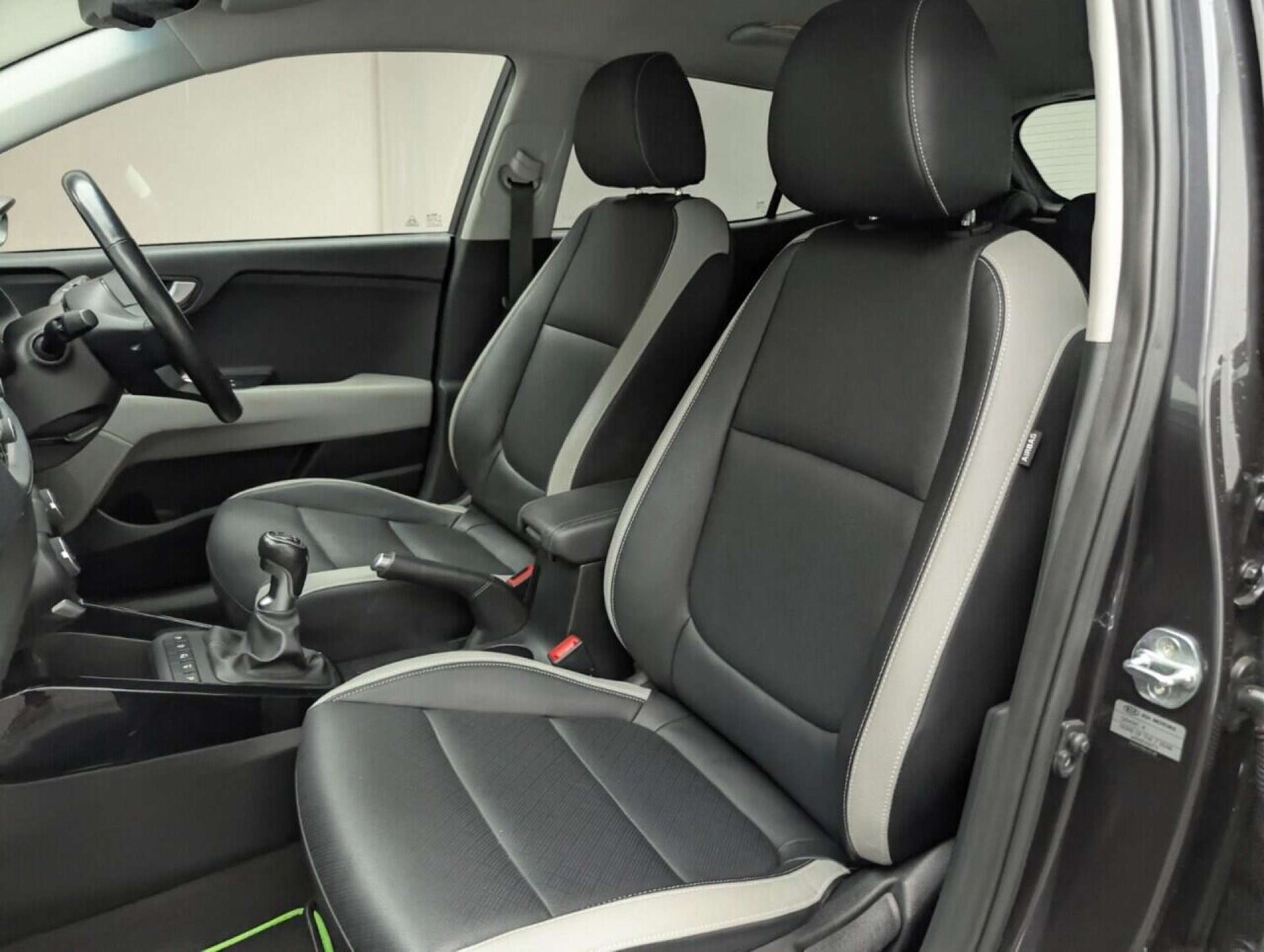 Used Kia Stonic 2018 for sale - 77713793: Photo 26