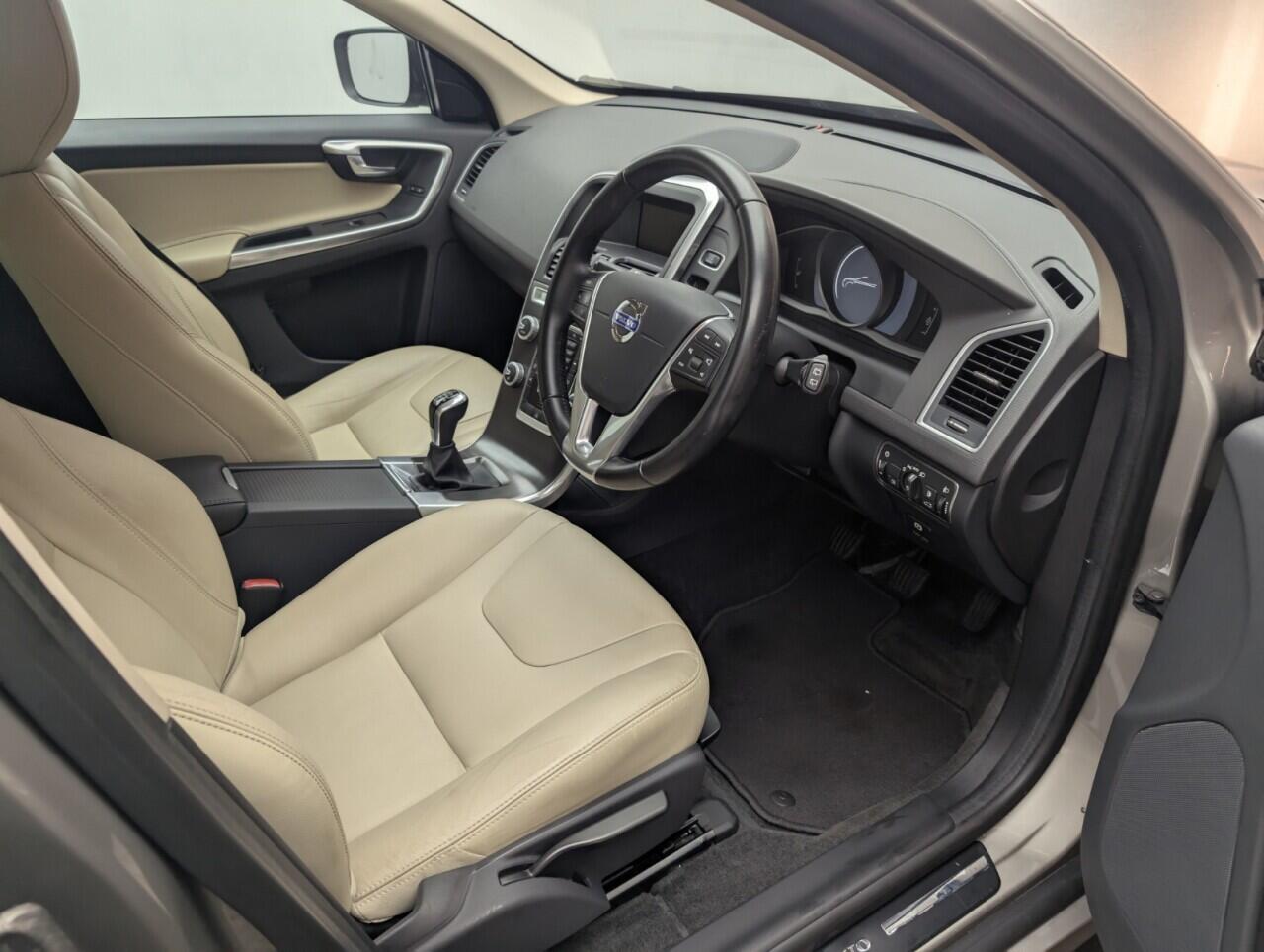 Used Volvo XC60 2015 for sale - 76422881: Photo 11