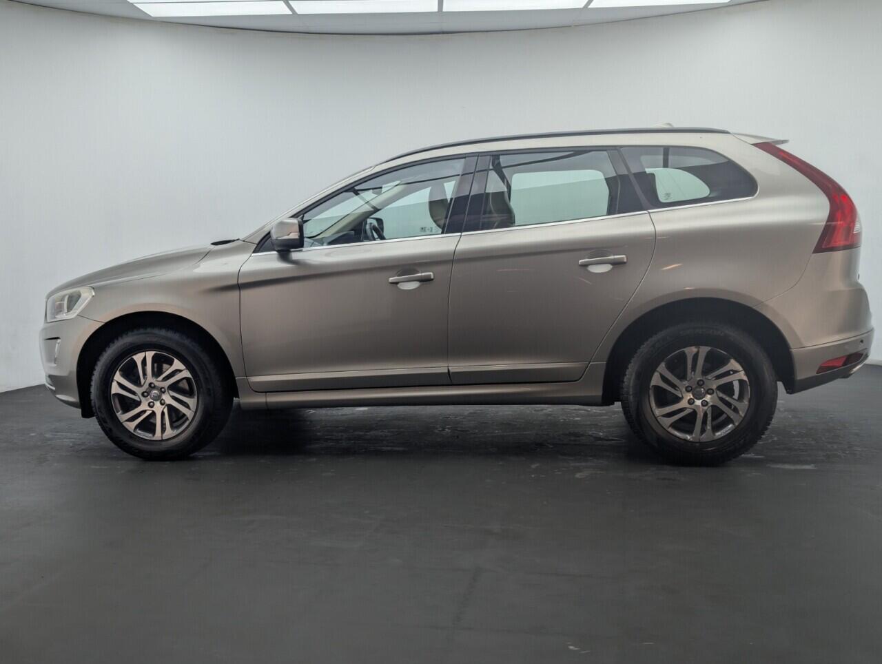 Used Volvo XC60 2015 for sale - 76422881: Photo 5