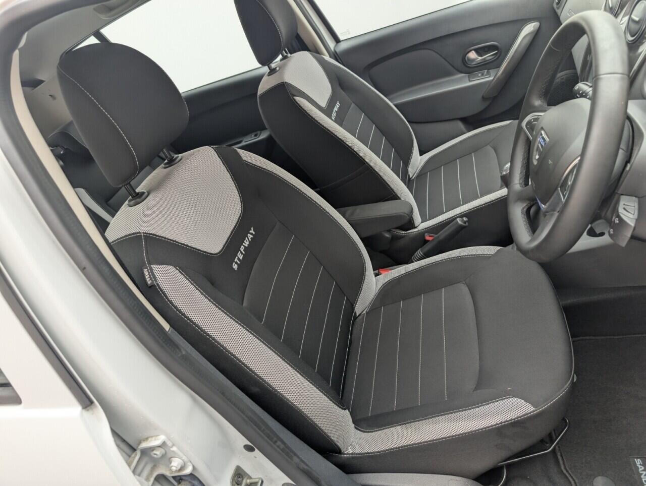 Used Dacia Sandero Stepway 2018 for sale - 76484377: Photo 12
