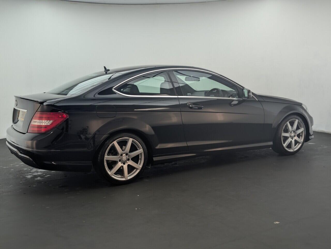 Used Mercedes-Benz C Class 2015 for sale - 76657192: Photo 8