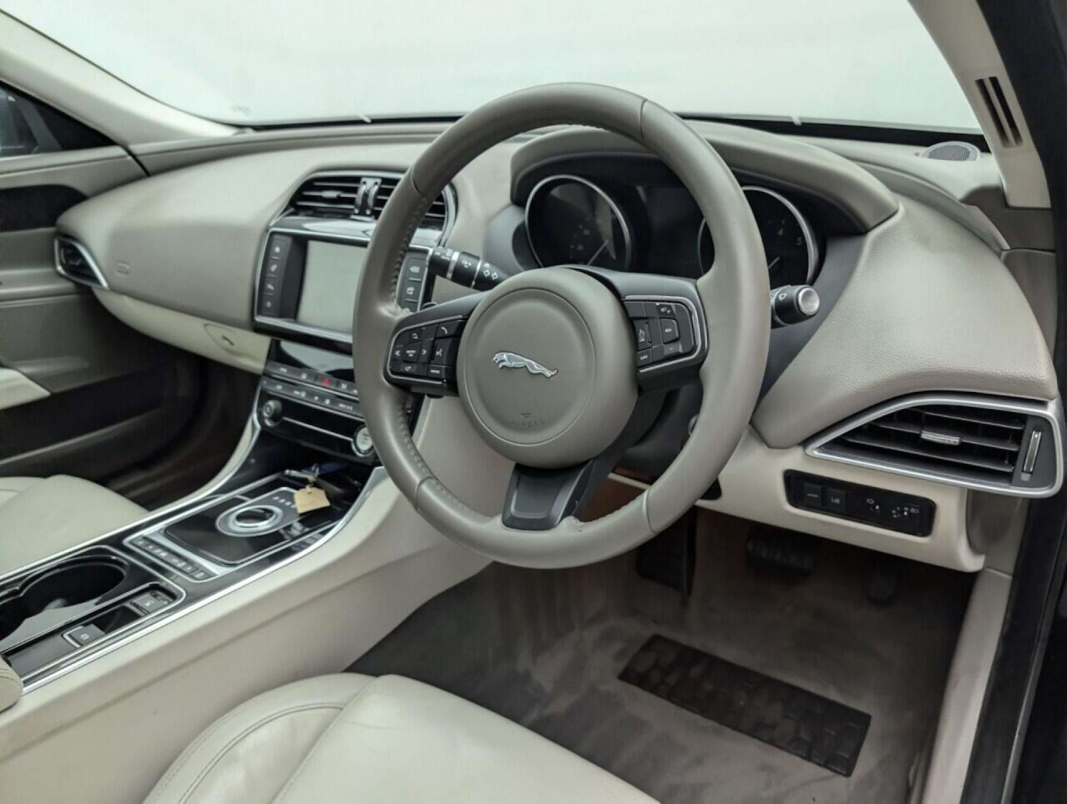 Used Jaguar XE 2016 for sale - 77714195: Photo 11