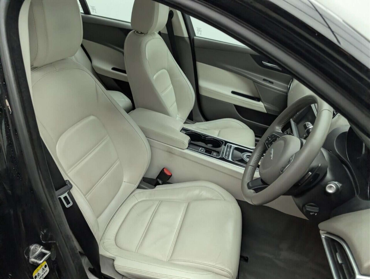 Used Jaguar XE 2016 for sale - 77714195: Photo 12